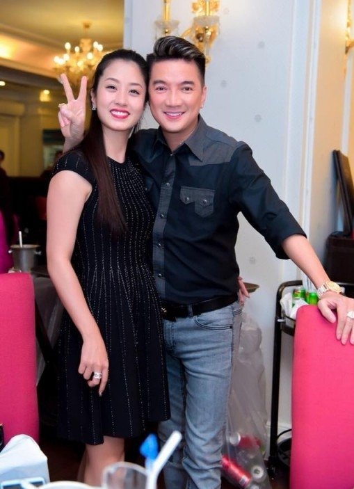dam-vinh-hung-to-chuc-tiec-sinh-nhat-cho-me-ruot-sau-on-ao-tra-no-20-ty-dong