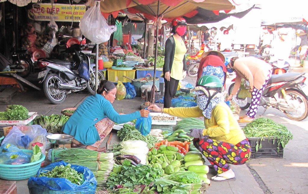 gia-ca-thi-truong-tieu-dung-tuan-qua-gia-xang-di-ngang-gia-vang-giam-thuc-pham-tang-manh