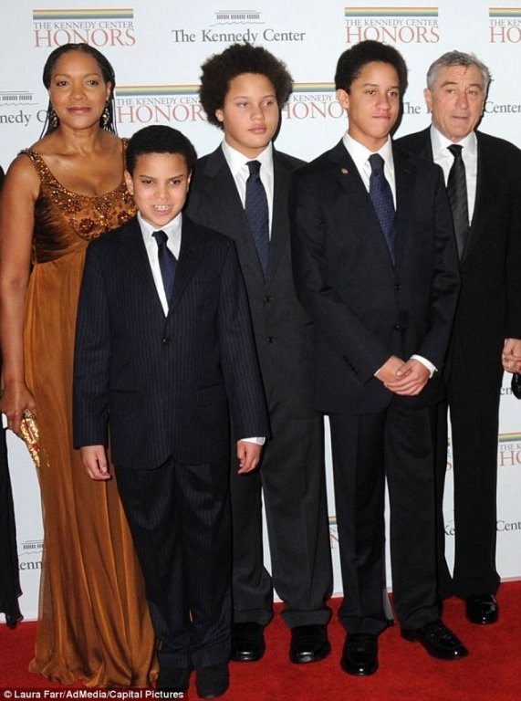 robert-de-niro-nam-tai-tu-co-cha-lan-con-la-nguoi-dong-tinh