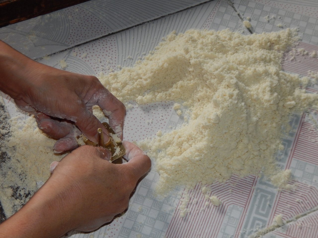 banh-ngu-sac-kim-long-vao-mua-tet