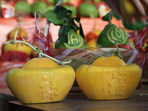 gan-tet-dua-ho-lo-tai-loc-dua-khuon-vang-dat-hang