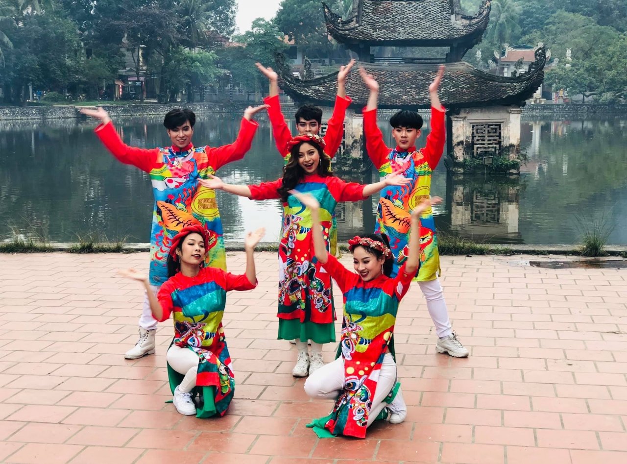 ban-gai-xinh-dep-tai-nang-cua-quang-hai-cau-thu-xuat-sac-nhat-vong-bang-asian-cup-2019