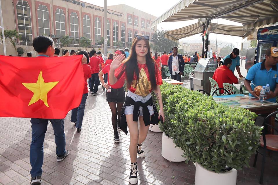 khong-khi-cuong-nhiet-cua-co-dong-vien-viet-nam-o-dubai-truoc-gio-bong-lan