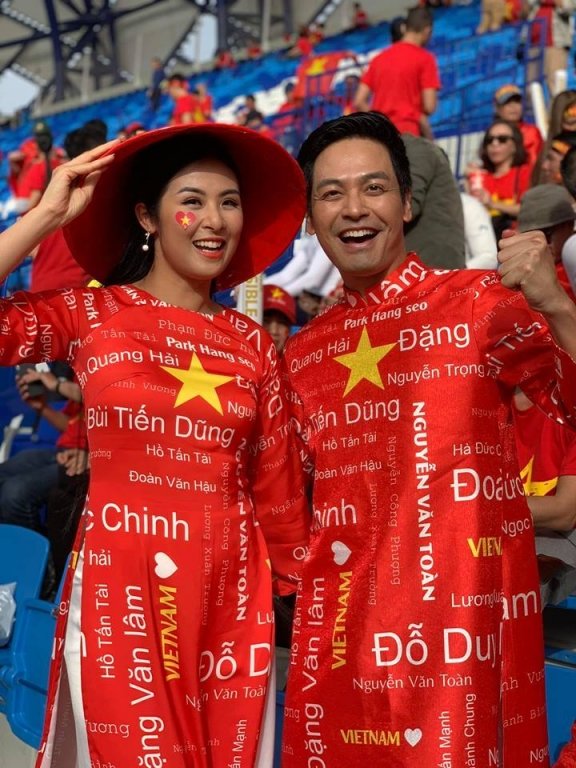 ngoc-han-rang-ro-tren-khan-dai-co-vu-cho-dt-viet-nam