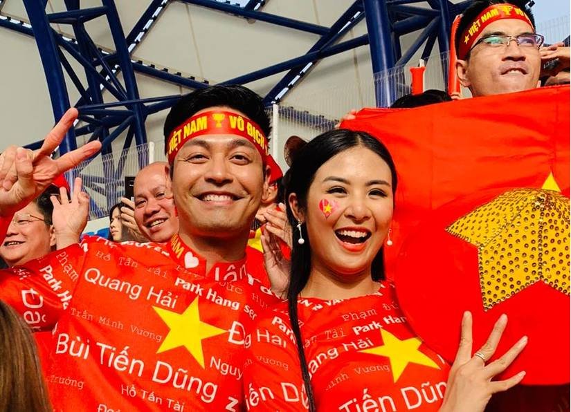 ngoc-han-rang-ro-tren-khan-dai-co-vu-cho-dt-viet-nam