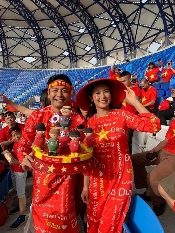 ngoc-han-rang-ro-tren-khan-dai-co-vu-cho-dt-viet-nam