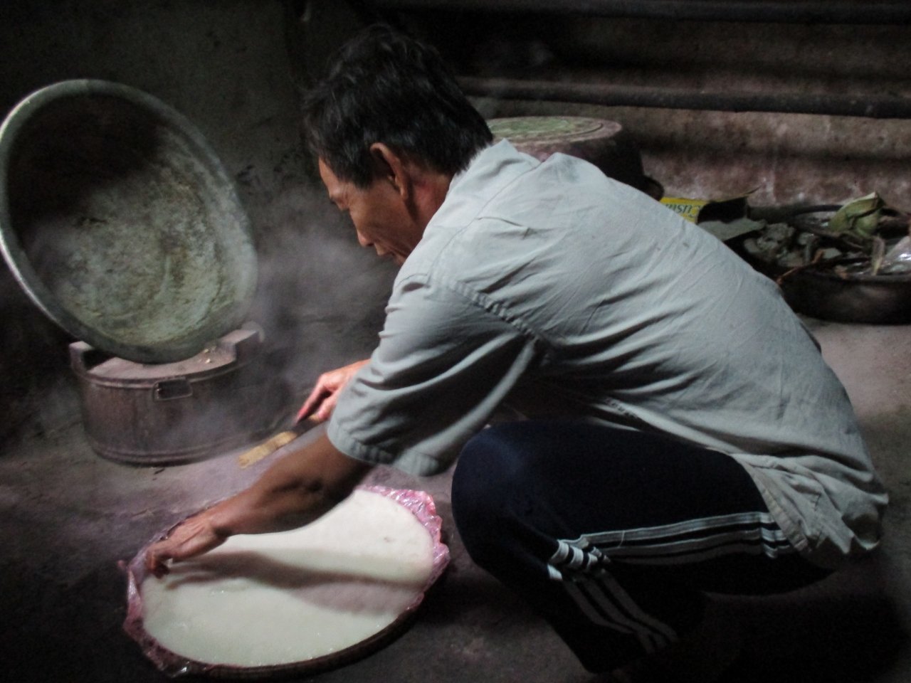 nhoc-nhan-nghe-lam-hat-no-phuc-vu-tet-nguyen-dan