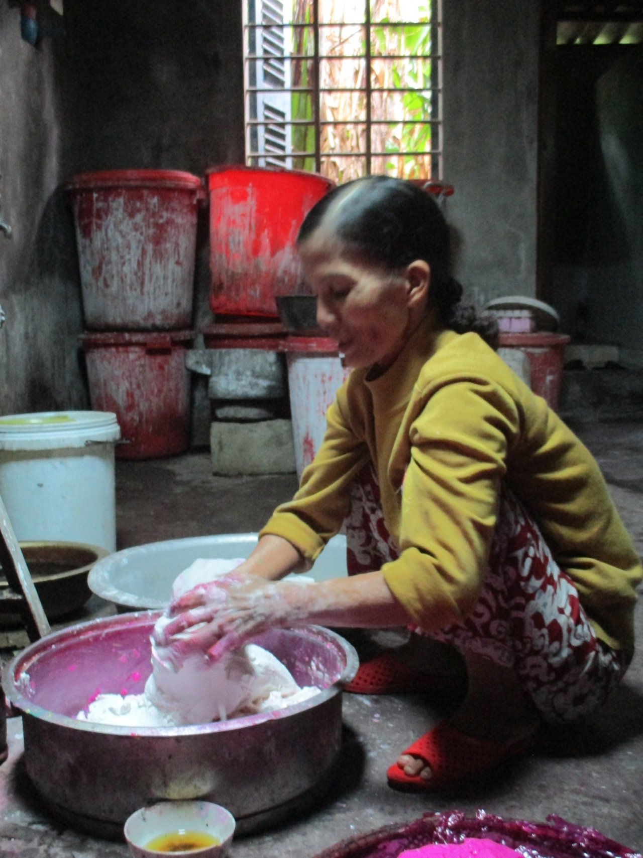 nhoc-nhan-nghe-lam-hat-no-phuc-vu-tet-nguyen-dan