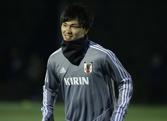 chang-cau-thu-nhat-ban-dien-trai-takumi-minamino