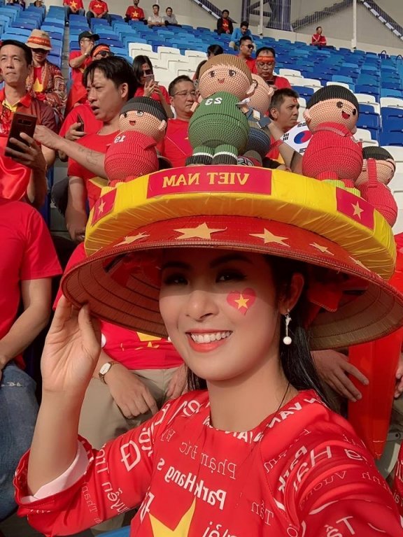 ngoc-han-buc-xuc-khi-bi-mia-mai-ao-tuong-muon-dang-van-lam-moi-an-toi