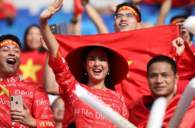 ngoc-han-buc-xuc-khi-bi-mia-mai-ao-tuong-muon-dang-van-lam-moi-an-toi