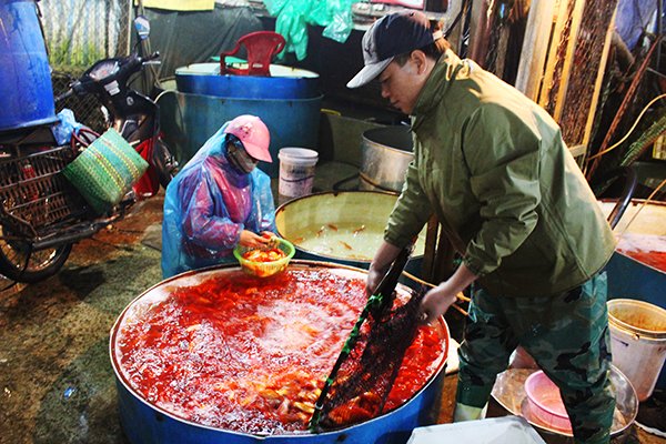 cho-ca-lon-nhat-ha-noi-ruc-vang-truoc-ngay-cung-ong-cong-ong-tao