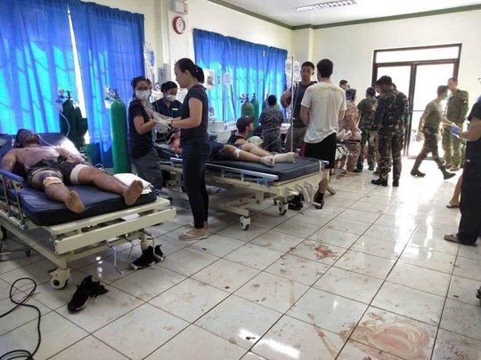 Philippines: Đánh bom kép đẫm máu gần nhà thờ, 27 người chết
