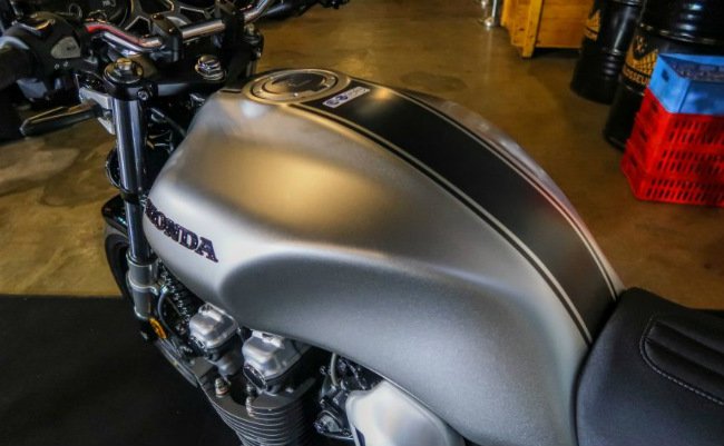 can-canh-2019-honda-cb1100rs-gia-suyt-nua-ty-hut-phai-manh