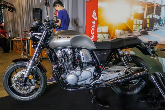 can-canh-2019-honda-cb1100rs-gia-suyt-nua-ty-hut-phai-manh