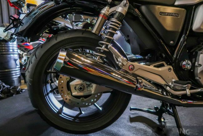 can-canh-2019-honda-cb1100rs-gia-suyt-nua-ty-hut-phai-manh