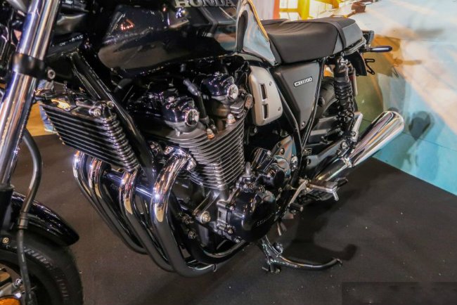 can-canh-2019-honda-cb1100rs-gia-suyt-nua-ty-hut-phai-manh