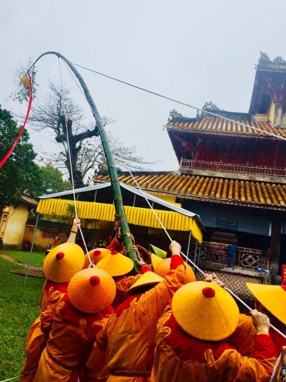 dung-neu-trong-dai-noi-hue-bao-hieu-ngay-tet-da-den