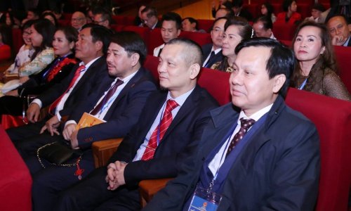 Anh Ngô Hải, thứ hai từ phái sang, dự Xuân Quê hương 2019. Ảnh: Giang Huy.