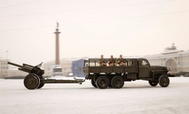 Xe tăng Nga diễu binh rầm rộ kỷ niệm 75 năm chiến thắng Leningrad - 12