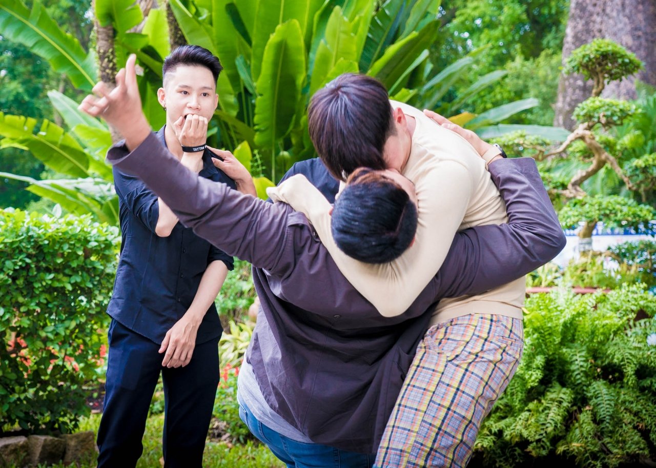 quach-ngoc-tuyen-ke-nu-hon-bat-ngo-voi-ban-dien-nam-nam-ngoai-kich-ban