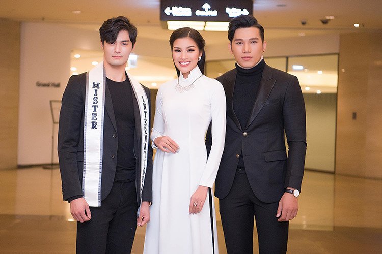 truoc-le-au-ngan-anh-hang-loat-nguoi-dep-tung-ngam-ngui-linh-an-vi-thi-chui