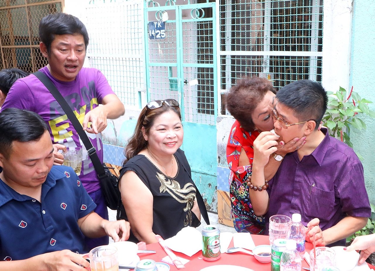 phuoc-sang-xuong-can-pho-phac-trong-ngay-gio-cua-ba-tan-beo