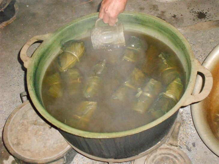 cach-bao-quan-banh-chung-deo-lau-khong-thiu-moc-hong