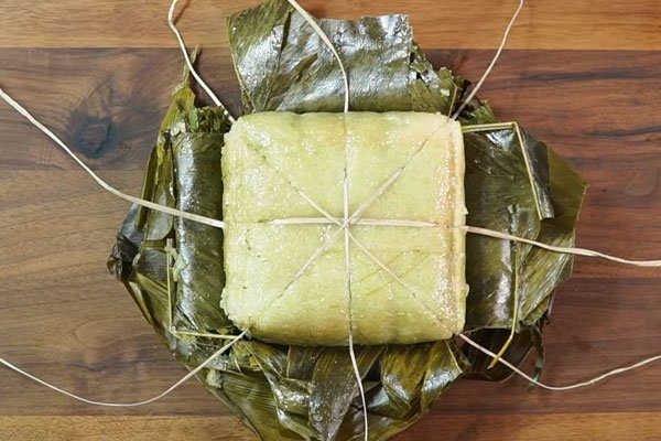 cach-cat-banh-chung-dep-mat-ma-khong-he-bi-dinh-tay