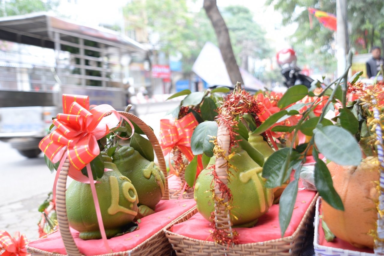 trai-cay-doc-la-xuong-pho-phuc-vu-nguoi-dan-dip-tet