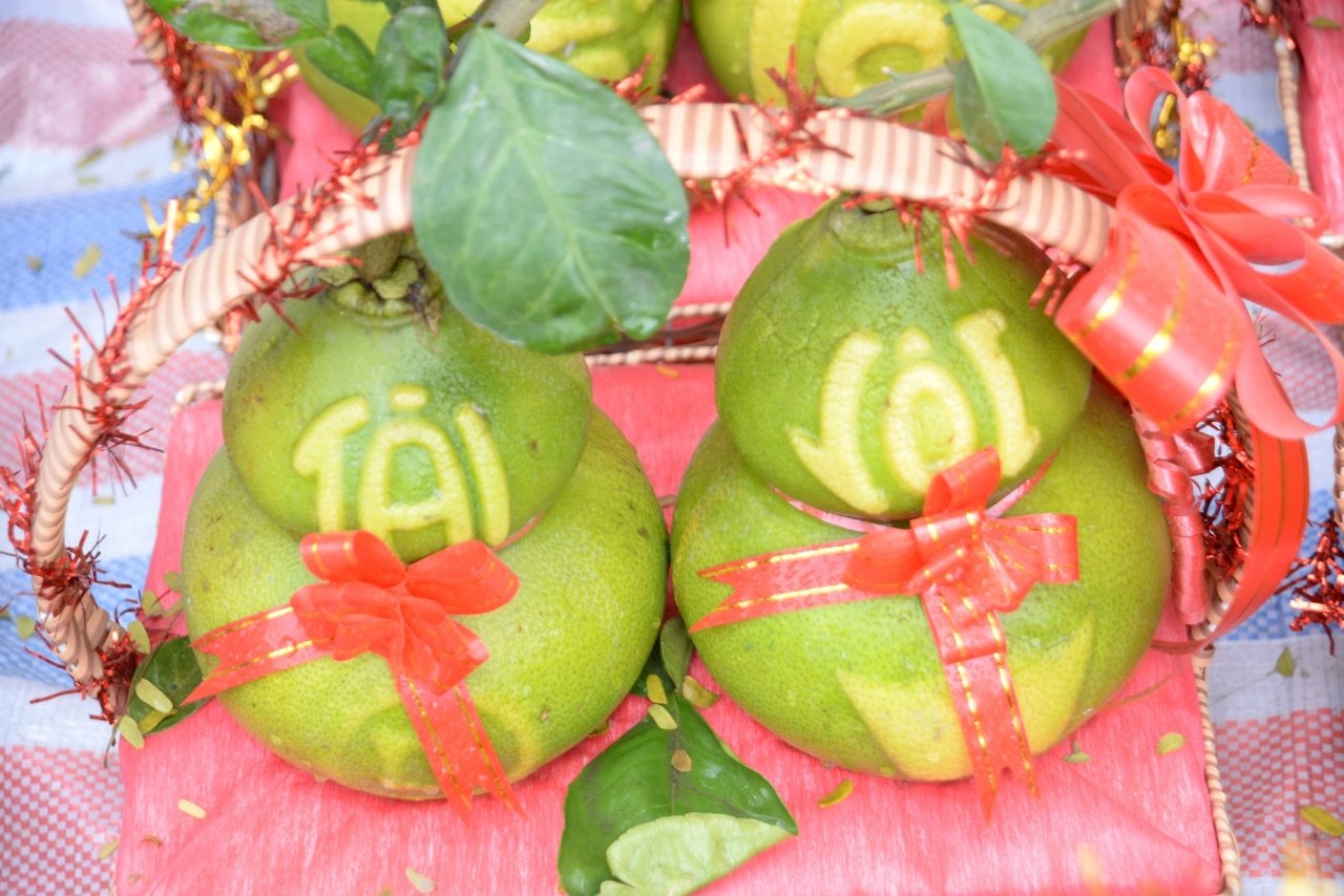 trai-cay-doc-la-xuong-pho-phuc-vu-nguoi-dan-dip-tet