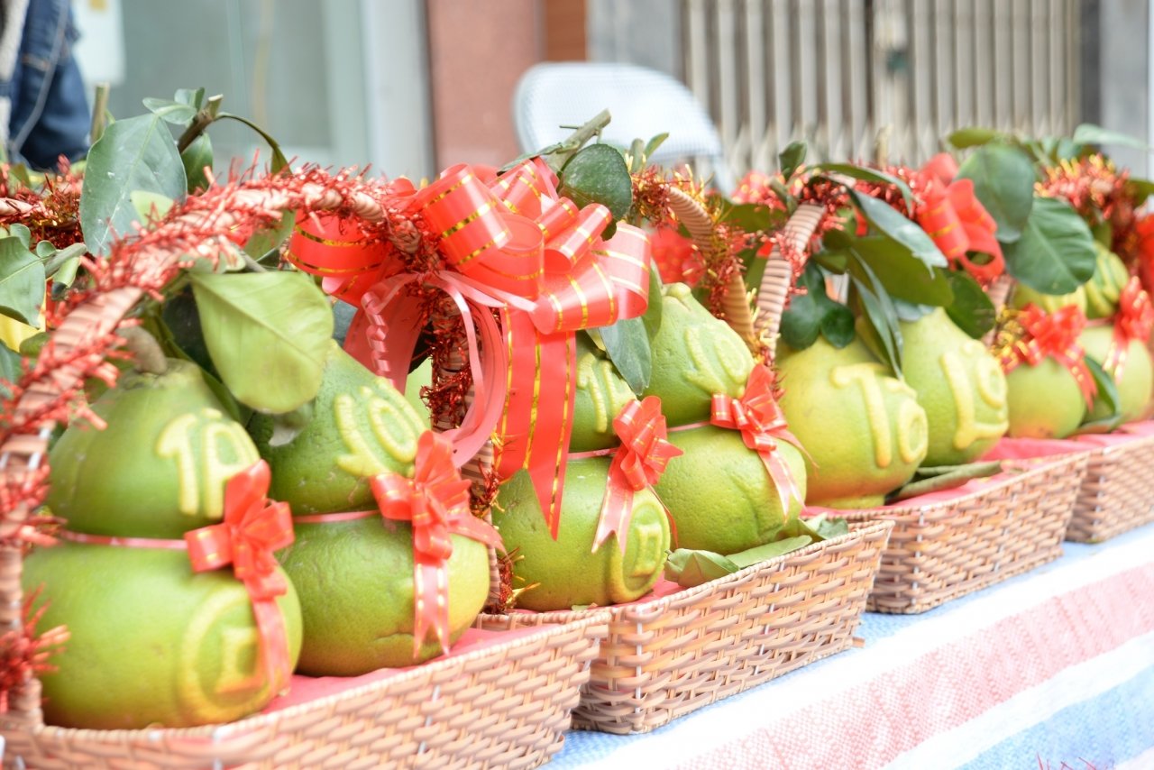 trai-cay-doc-la-xuong-pho-phuc-vu-nguoi-dan-dip-tet