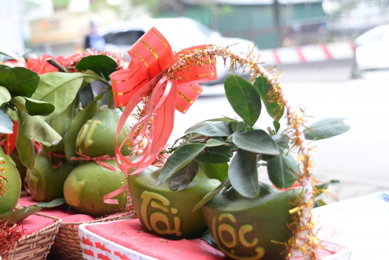 trai-cay-doc-la-xuong-pho-phuc-vu-nguoi-dan-dip-tet