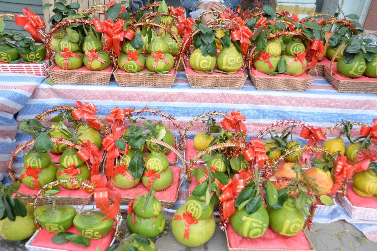 trai-cay-doc-la-xuong-pho-phuc-vu-nguoi-dan-dip-tet