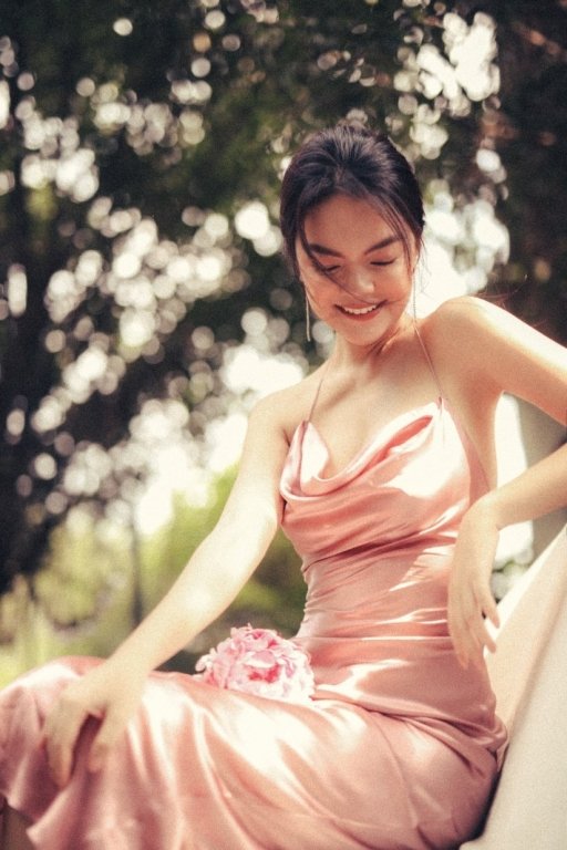 pham-quynh-anh-khoe-lung-tran-quyen-ru-trong-bo-anh-don-xuan