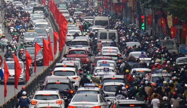 Đường phố Hà Nội ùn tắc kinh hoàng trong ngày 27 Tết