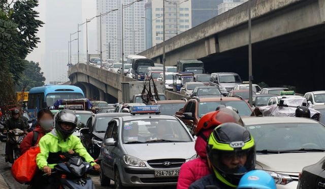 Đường phố Hà Nội ùn tắc kinh hoàng trong ngày 27 Tết