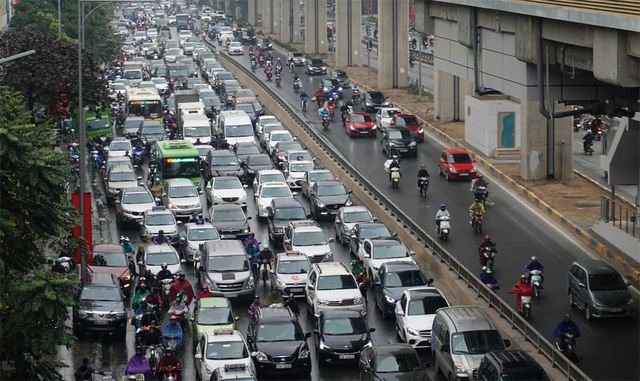 Đường phố Hà Nội ùn tắc kinh hoàng trong ngày 27 Tết