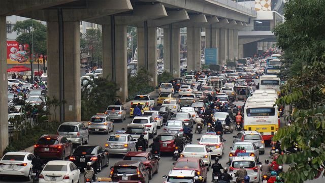 Đường phố Hà Nội ùn tắc kinh hoàng trong ngày 27 Tết