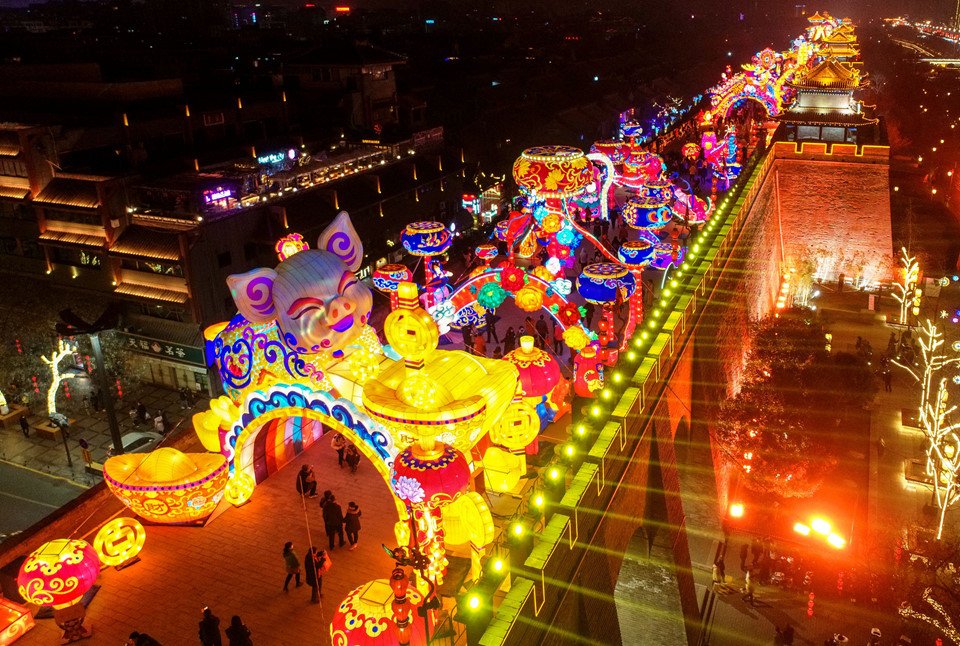 trung-quoc-ron-rang-le-hoi-long-lay-den-long-don-tet