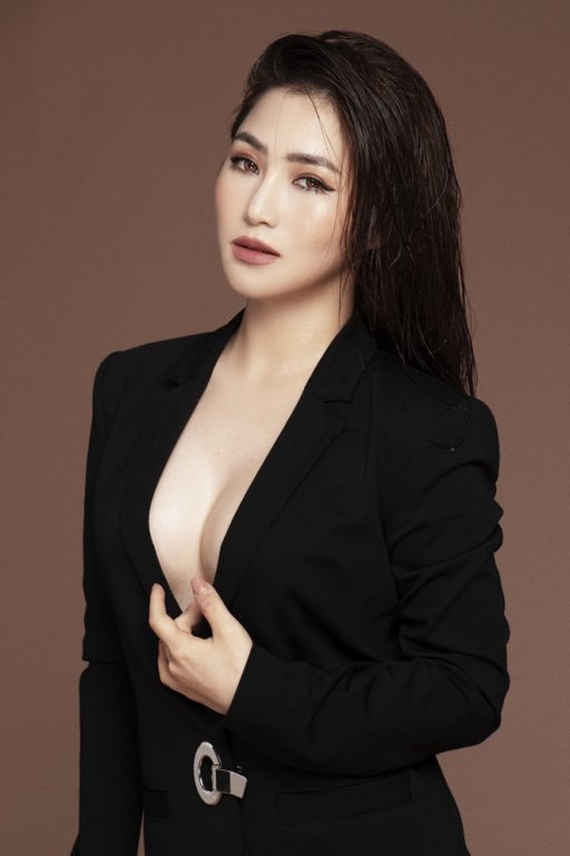 huyen-my-va-loat-my-nhan-viet-tuoi-hoi-sinh-ra-de-thi-phi-bua-vay