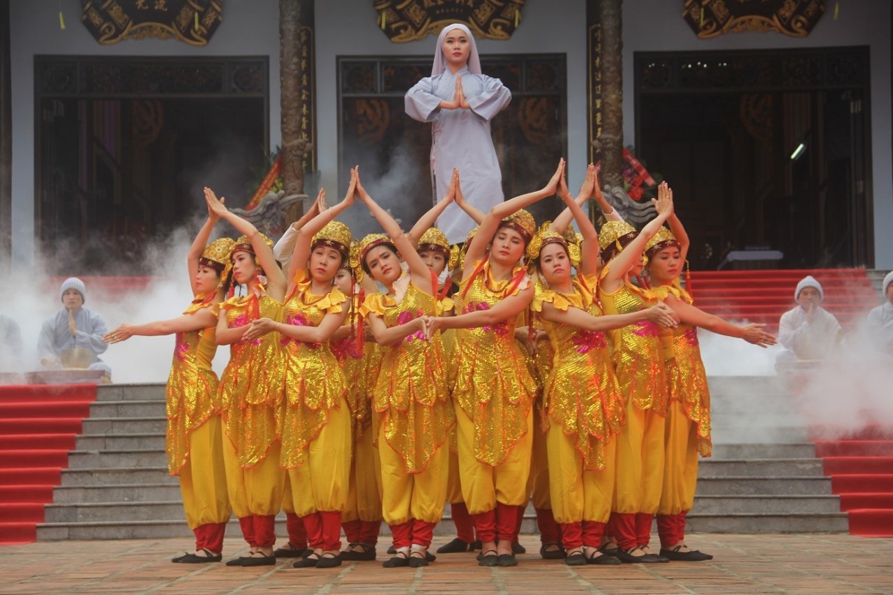 diem-qua-nhung-le-hoi-hap-dan-dip-tet-o-co-do-hue