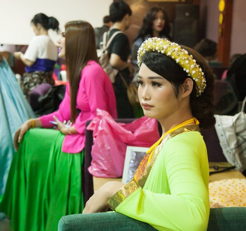 Cuối năm gặp bóng hồng chuyển giới: Chỉ cần người ta đủ bao dung