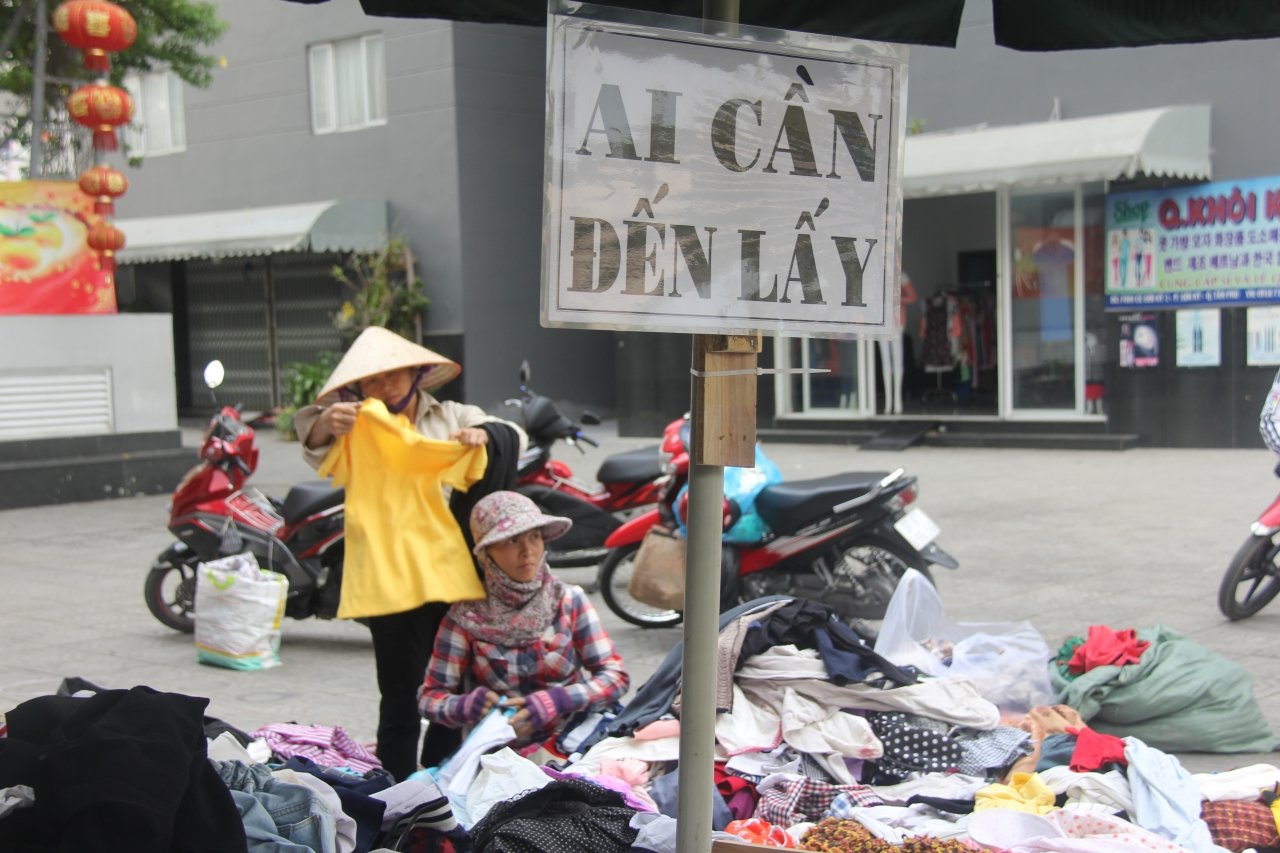 sap-quan-ao-ai-co-den-cho-ai-can-den-lay-am-ap-nguoi-tp-hcm-nhung-ngay-giap-tet