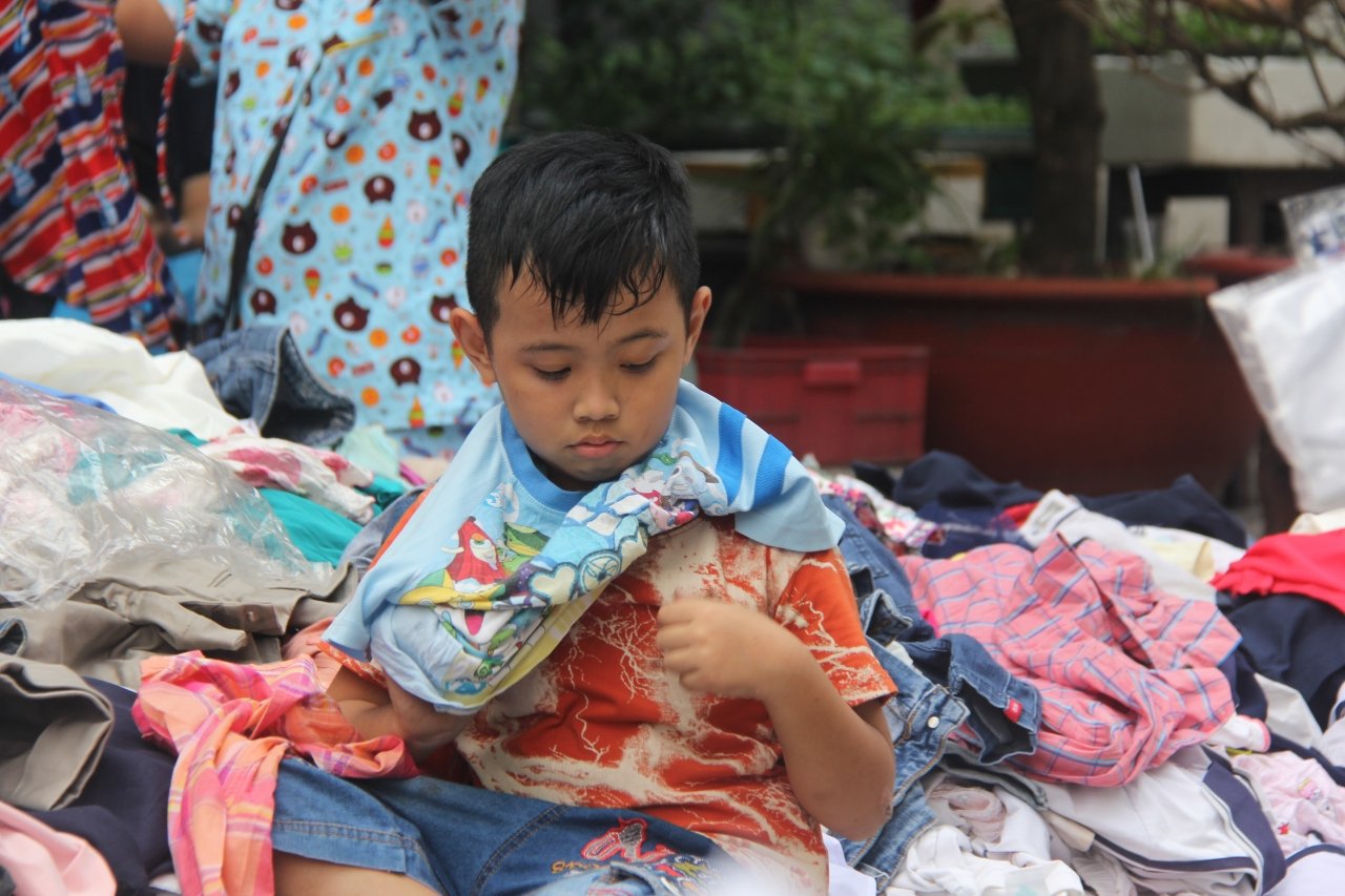 sap-quan-ao-ai-co-den-cho-ai-can-den-lay-am-ap-nguoi-tp-hcm-nhung-ngay-giap-tet
