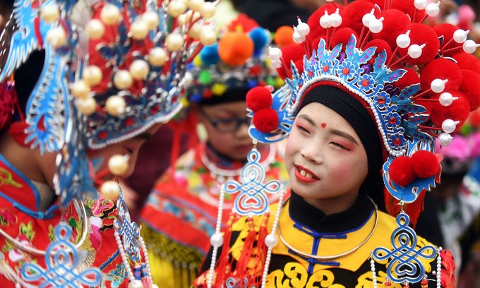 Người dân châu Á rộn ràng đón Tết Kỷ Hợi
