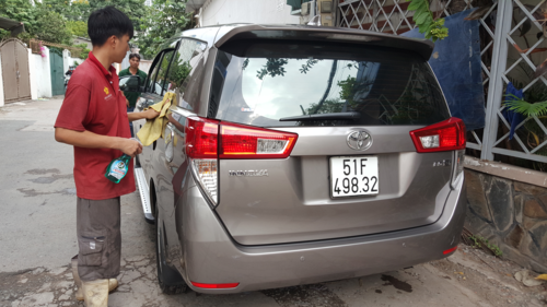 Giá rửa xe, dọn nội thất tăng gấp đôi ngày Tết