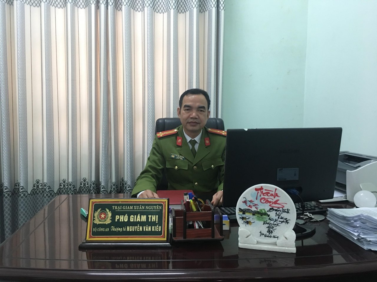 cuon-vao-vong-xoay-lo-de-co-thon-nu-vung-cao-an-han-sau-song-sat