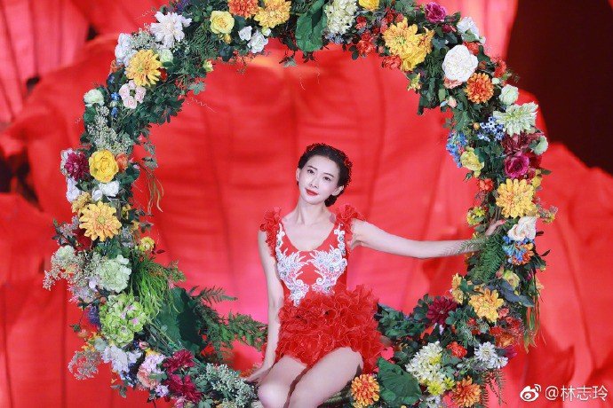 lam-chi-linh-bi-to-lua-doi-khan-gia-trong-man-mua-duoi-nuoc-dem-giao-thua
