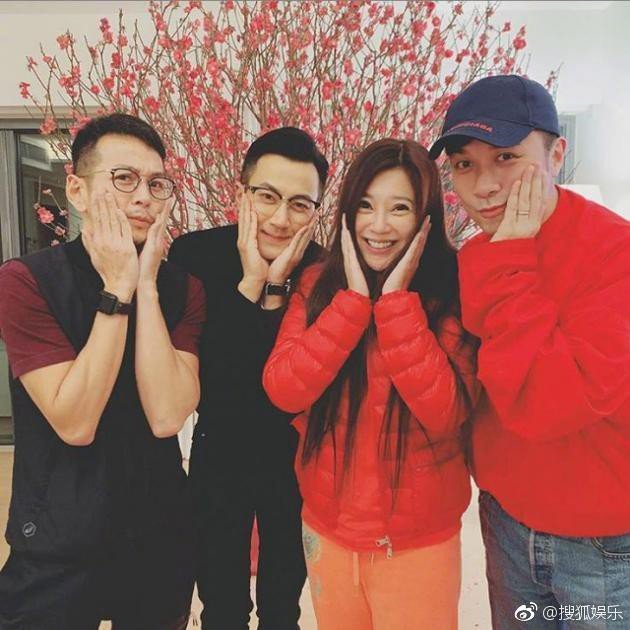 tet-dau-tien-cua-luu-khai-uy-sau-khi-ly-hon-duong-mich-nhu-the-nao